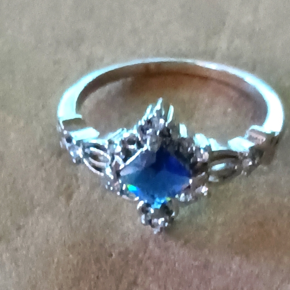 Cute ring silvertone